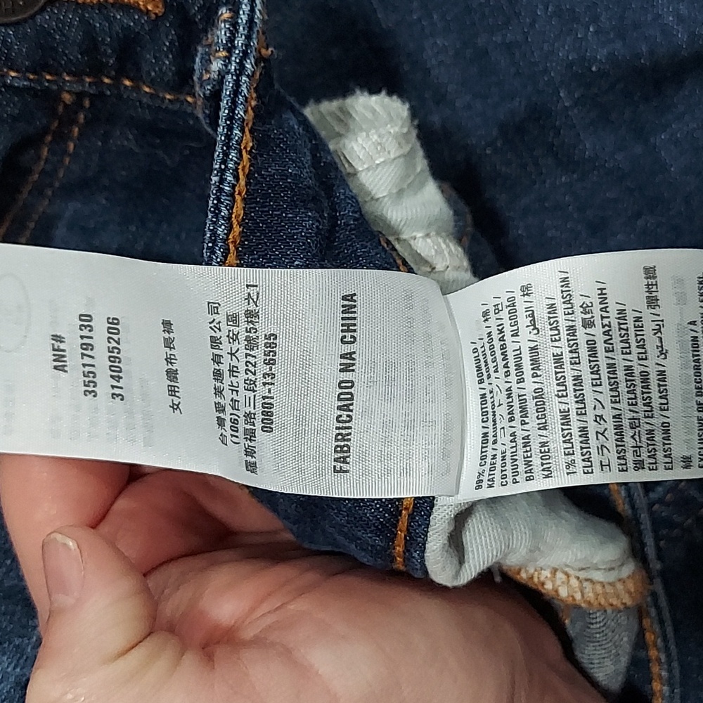 Hollister size 5 or 27 floral side skinny jeans. - Picture 6 of 7